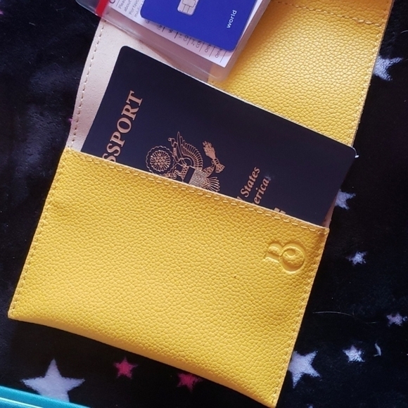 𝅺YELLOW walls/ect. - Picture 3 of 9